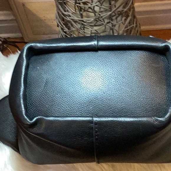 Authentic Tory Burch Black Pebbled Leather McGraw Bucket Bag - Picture 7 of 8